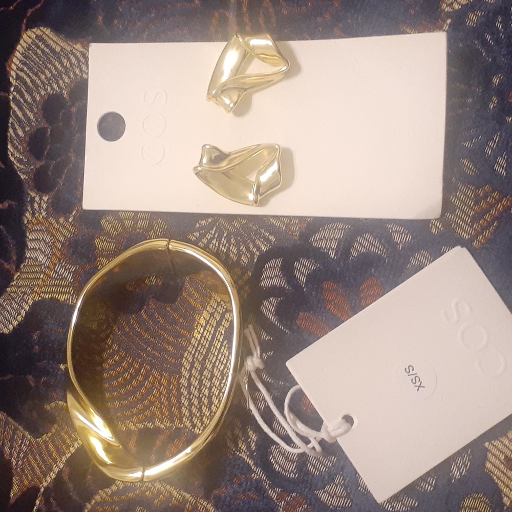 COS Sculptural Gold Earrings Set